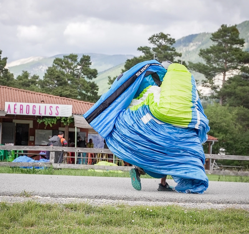 Atterissage à l'école de parapente Aérogliss